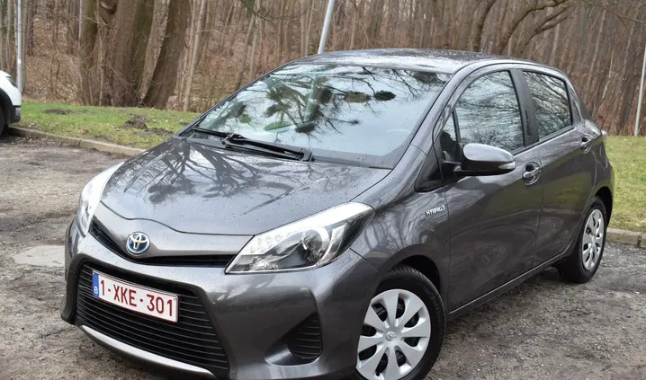 Toyota Yaris cena 33900 przebieg: 240000, rok produkcji 2013 z Gdańsk małe 79